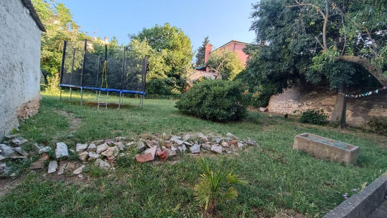 Studio Apartment Jemi Pula Luaran gambar