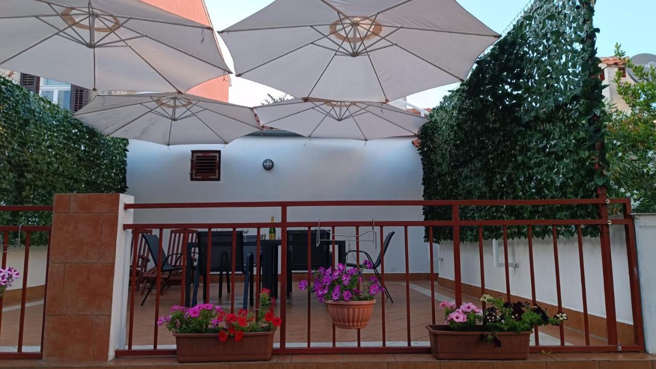 Studio Apartment Jemi Pula Luaran gambar