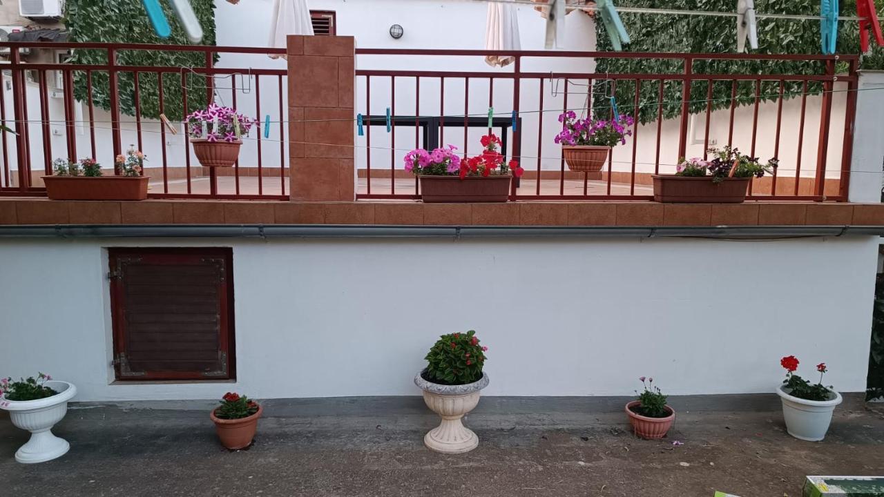 Studio Apartment Jemi Pula Luaran gambar